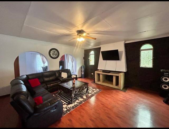 4 BEDROOM HOUSE FOR SALE IN SHARON PARK